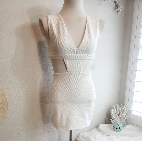 AQ/AQ CASUALMINI DRESS OPEN BACK V-NECKLINE WHITE COLOR WOMEN'S SIZE 6 - Picture 1 of 15